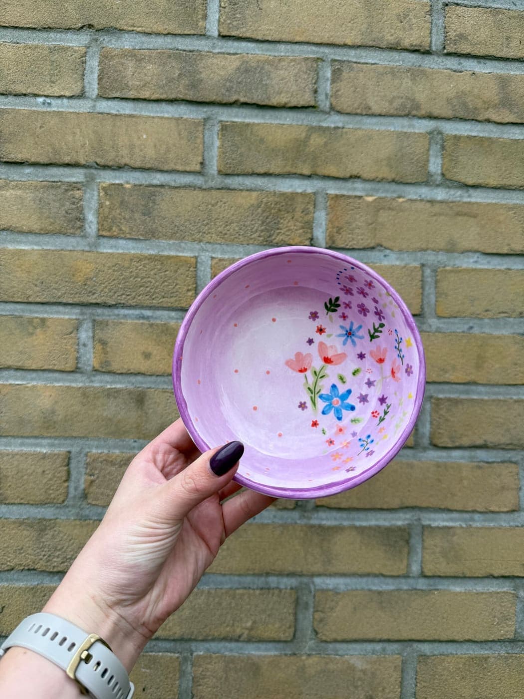 Lila schaaltje met fijne bloemetjes